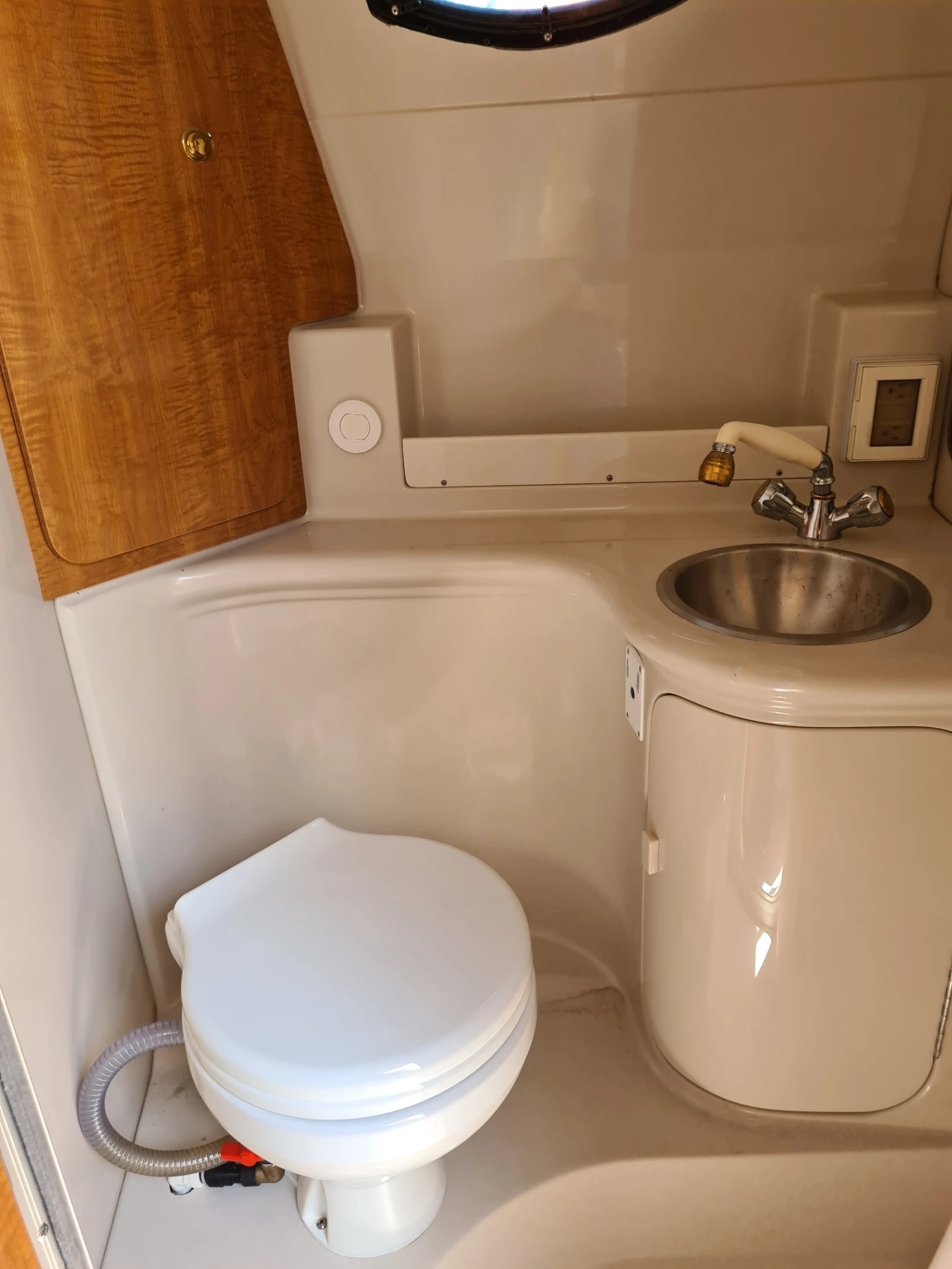 Моторна яхта Regal 2665 - изображение 5