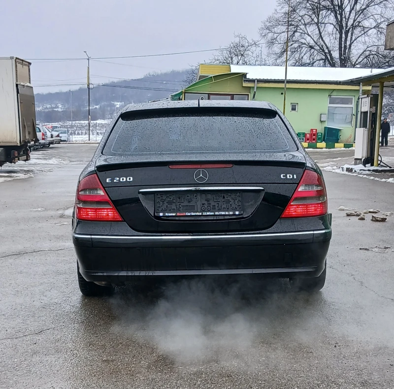 Mercedes-Benz E 200 2.2 CDI, снимка 3 - Автомобили и джипове - 53374032