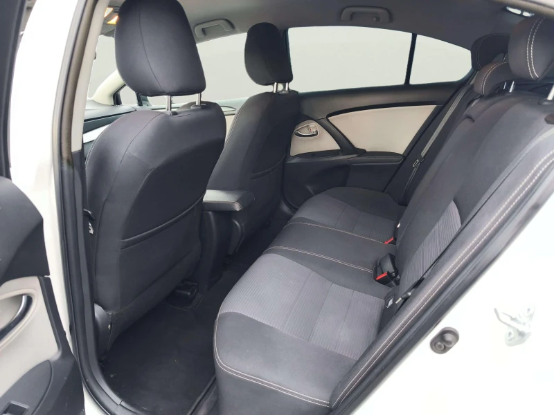 Toyota Avensis 1.6, снимка 8 - Автомобили и джипове - 53429423