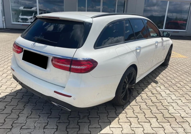 Mercedes-Benz E 400 4Matic AMG-Line, снимка 4 - Автомобили и джипове - 53431868