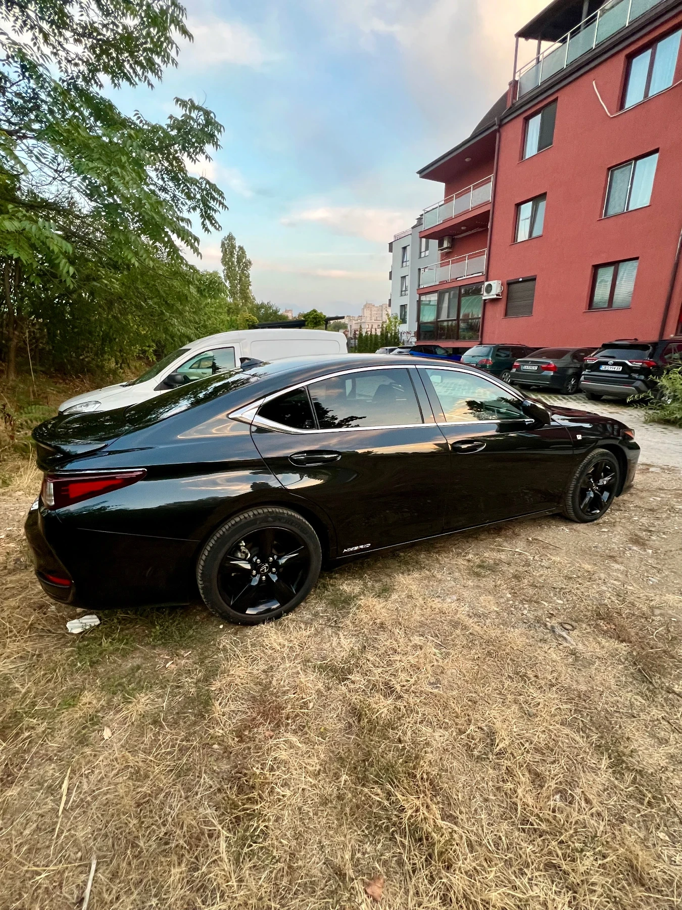 Lexus ES 300h  F Sport / гаранция / - изображение 2