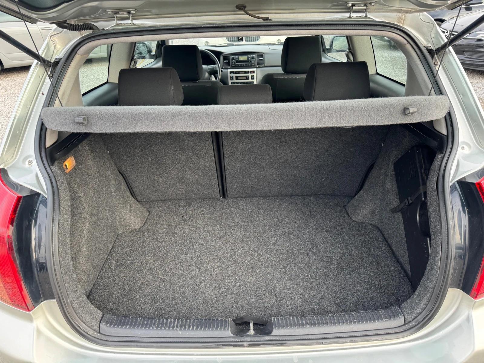 Toyota Corolla 1.4d / АВТОМАТИК / НОВ СЪЕДИНИТЕЛ - изображение 8