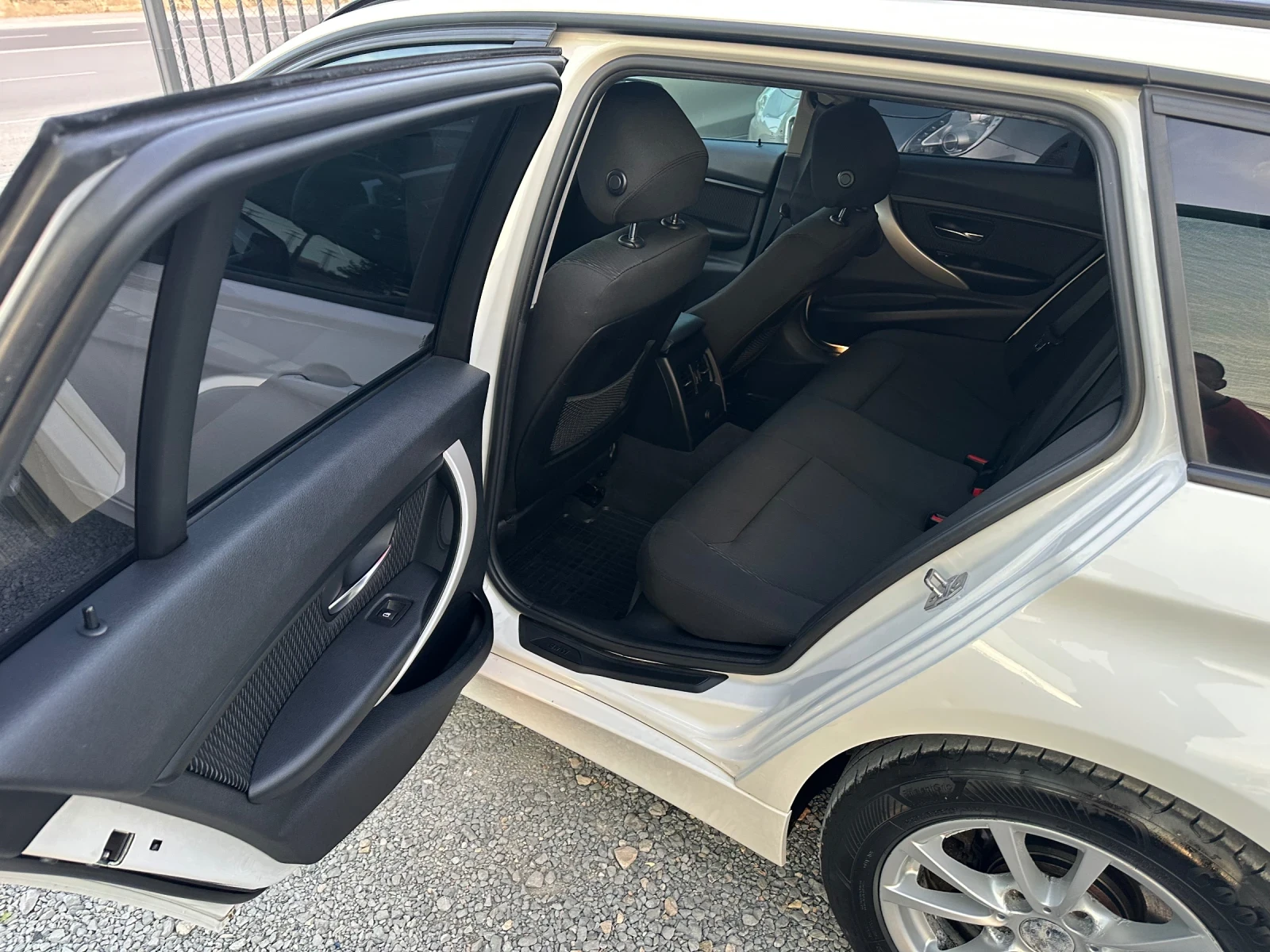 BMW 320 I Xdrive/ Бартер!!!, снимка 7 - Автомобили и джипове - 54092183