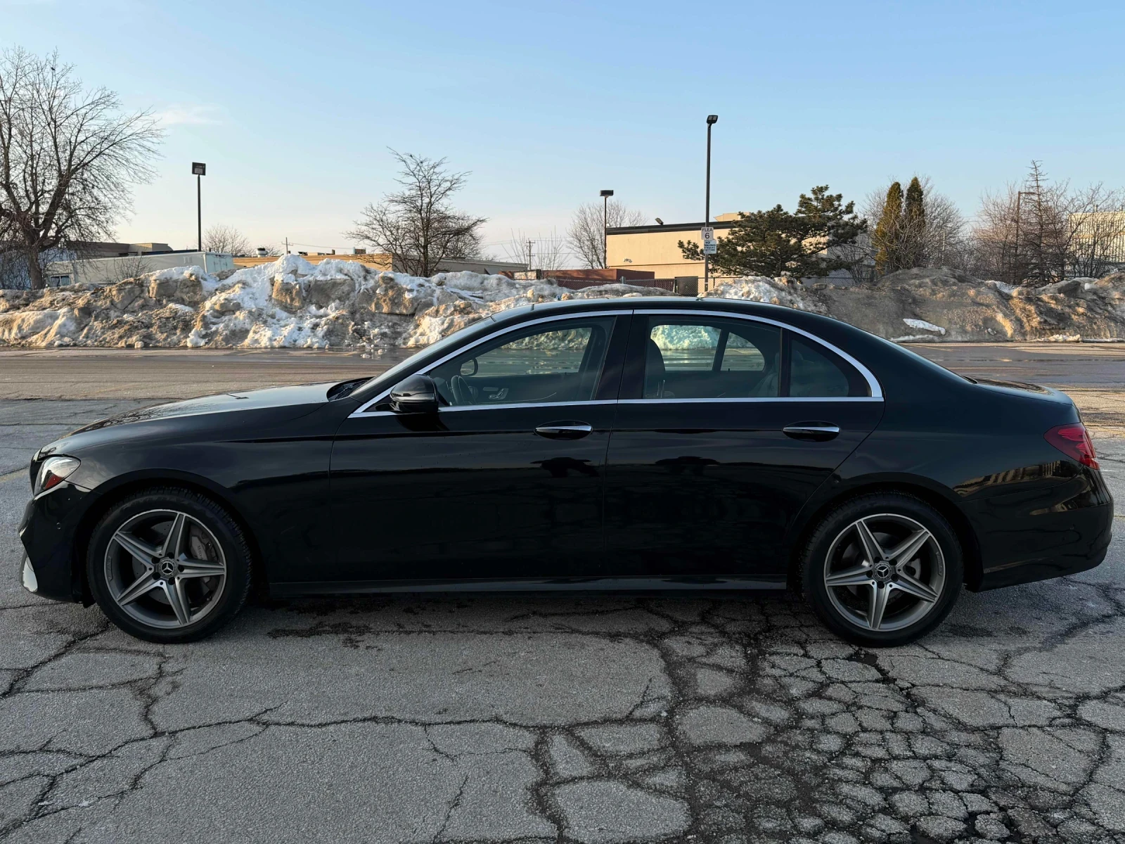 Mercedes-Benz E 300 AMG* 4matic* Burmester, снимка 4 - Автомобили и джипове - 54238037