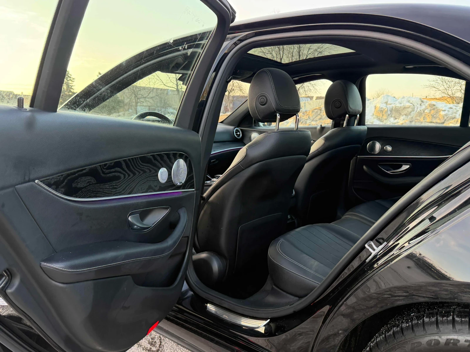 Mercedes-Benz E 300 AMG* 4matic* Burmester, снимка 11 - Автомобили и джипове - 54238037