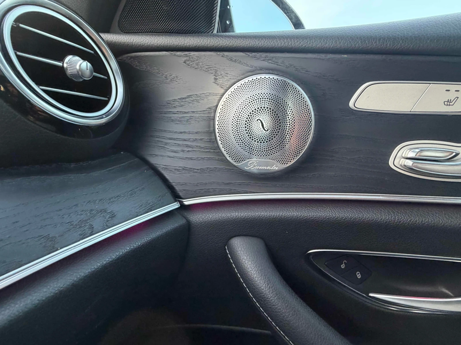 Mercedes-Benz E 300 AMG* 4matic* Burmester, снимка 13 - Автомобили и джипове - 54238037