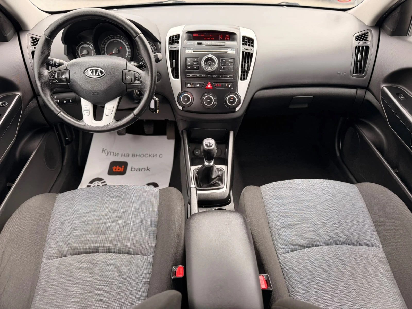 Kia Ceed 1.6CRDI, снимка 10 - Автомобили и джипове - 55134643
