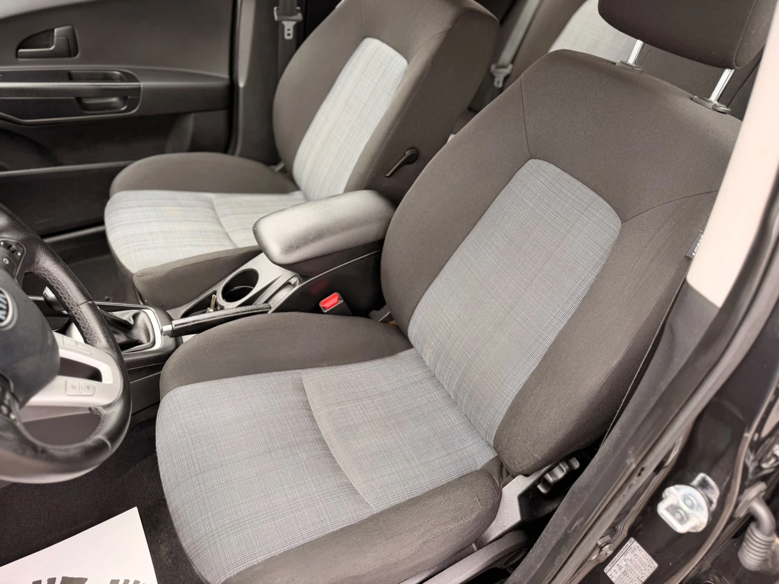Kia Ceed 1.6CRDI, снимка 9 - Автомобили и джипове - 55134643