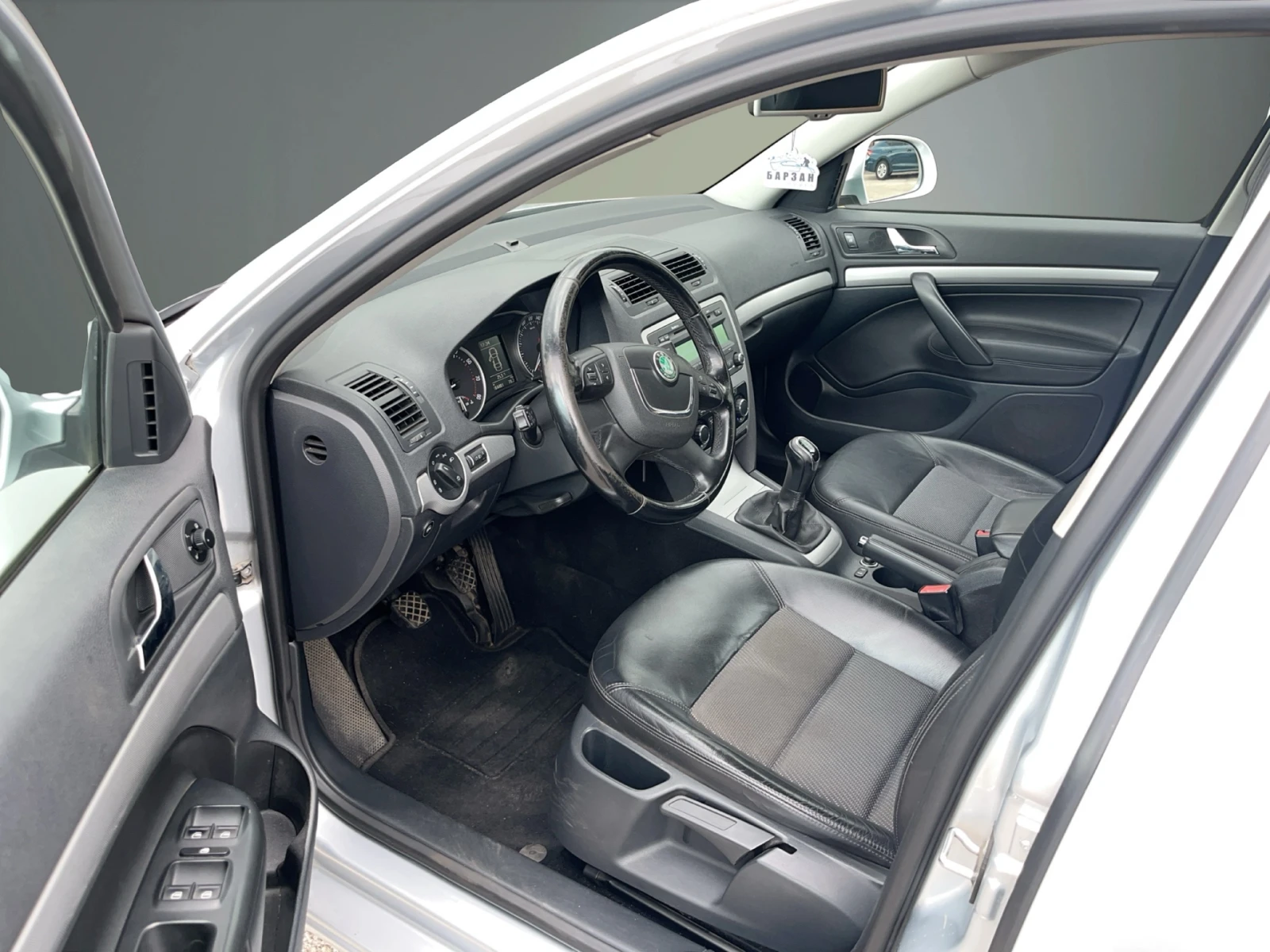 Skoda Octavia 1.6 MPI LPG, снимка 9 - Автомобили и джипове - 55177304