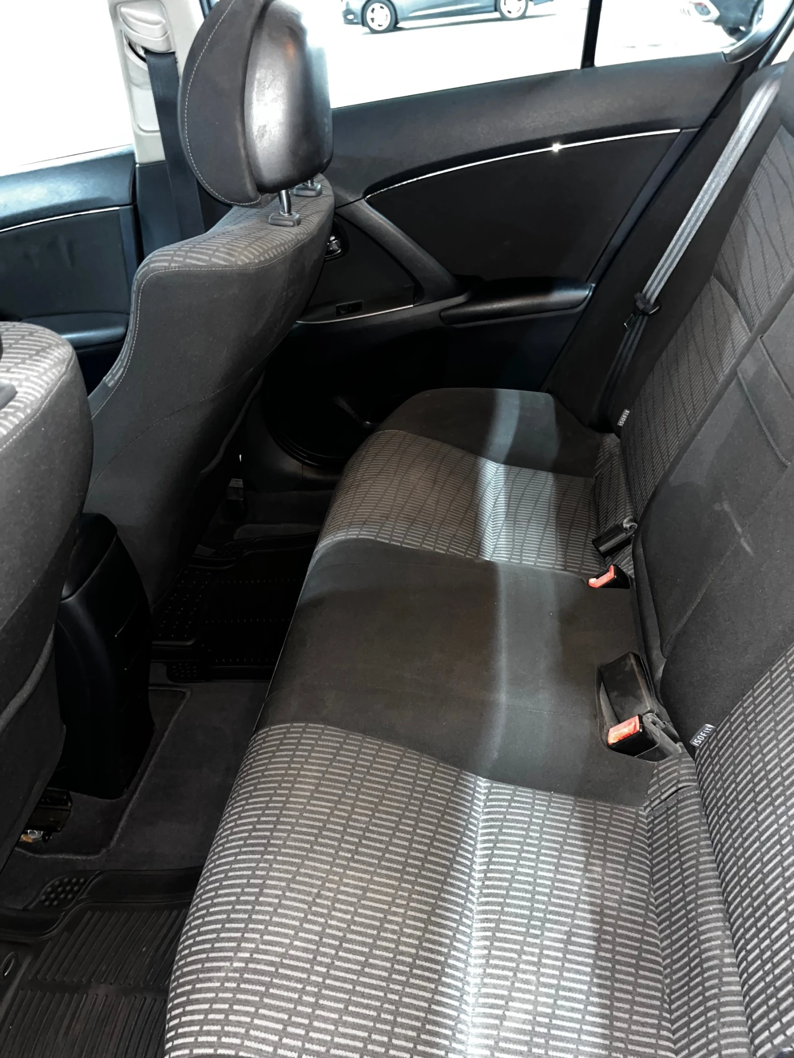 Toyota Avensis 2. 0 D-4D, 126 к. с., снимка 7 - Автомобили и джипове - 55558147
