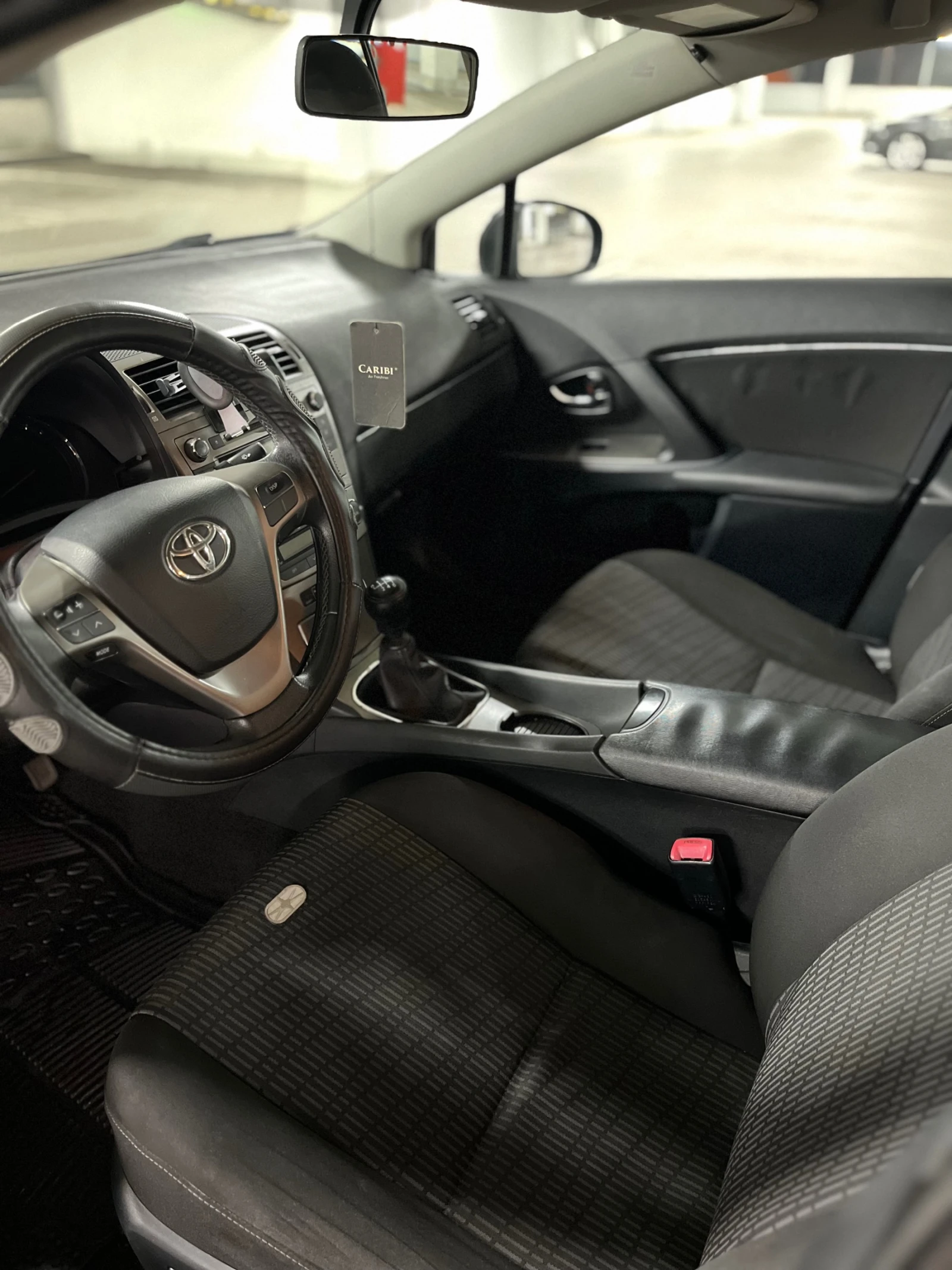 Toyota Avensis 2. 0 D-4D, 126 к. с., снимка 9 - Автомобили и джипове - 55558147