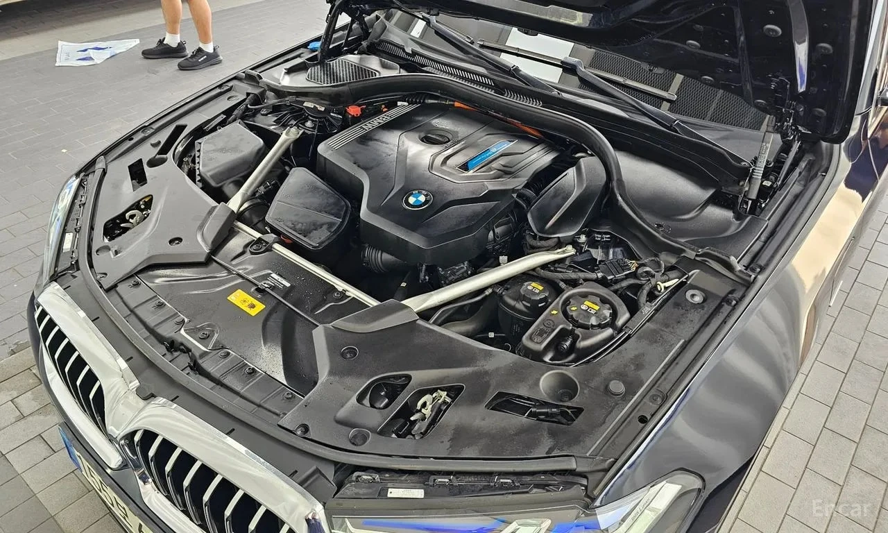 BMW 530E * M Sport* АВТОКРЕДИТ БЕЗ ПЪРВОНАЧАЛНА ВНОСКА* , снимка 6 - Автомобили и джипове - 56073514