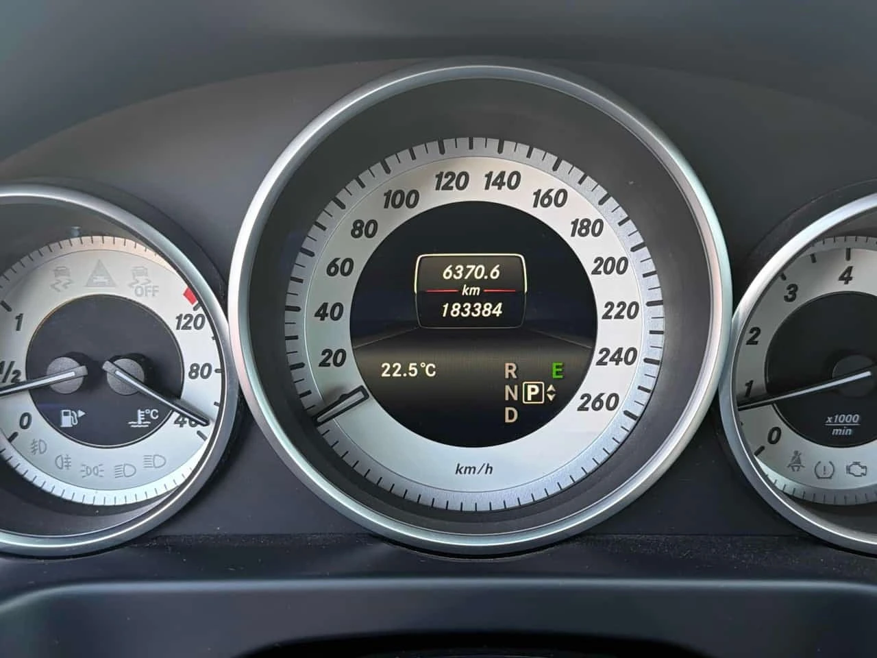 Mercedes-Benz E 400 4MATIC * AMG * CARFAX * , снимка 9 - Автомобили и джипове - 56706729