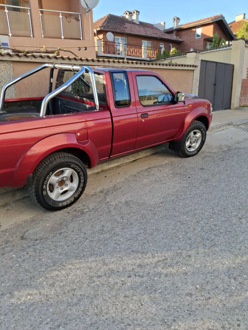Nissan Navara 2.5D, снимка 2 - Автомобили и джипове - 52856753