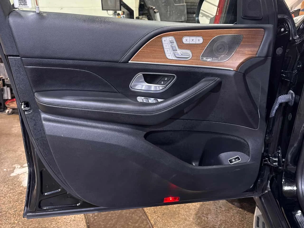 Mercedes-Benz GLS 450 * ДИСТРОНИК * 360 * ОБДУХВАНЕ * 7 МЕСТЕН, снимка 17 - Автомобили и джипове - 53892158