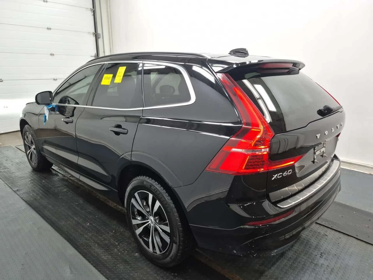 Volvo XC60 * CORE * ПАНОРАМА* ДВА ЧИФТА ГУМИ* , снимка 4 - Автомобили и джипове - 54256991