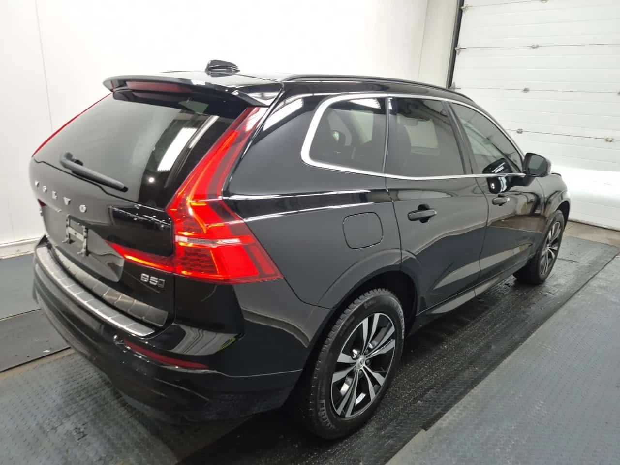 Volvo XC60 * CORE * ПАНОРАМА* ДВА ЧИФТА ГУМИ* , снимка 3 - Автомобили и джипове - 54256991