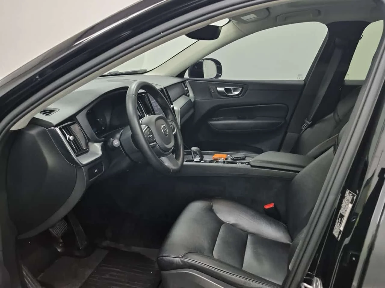 Volvo XC60 * CORE * ПАНОРАМА* ДВА ЧИФТА ГУМИ* , снимка 9 - Автомобили и джипове - 54256991