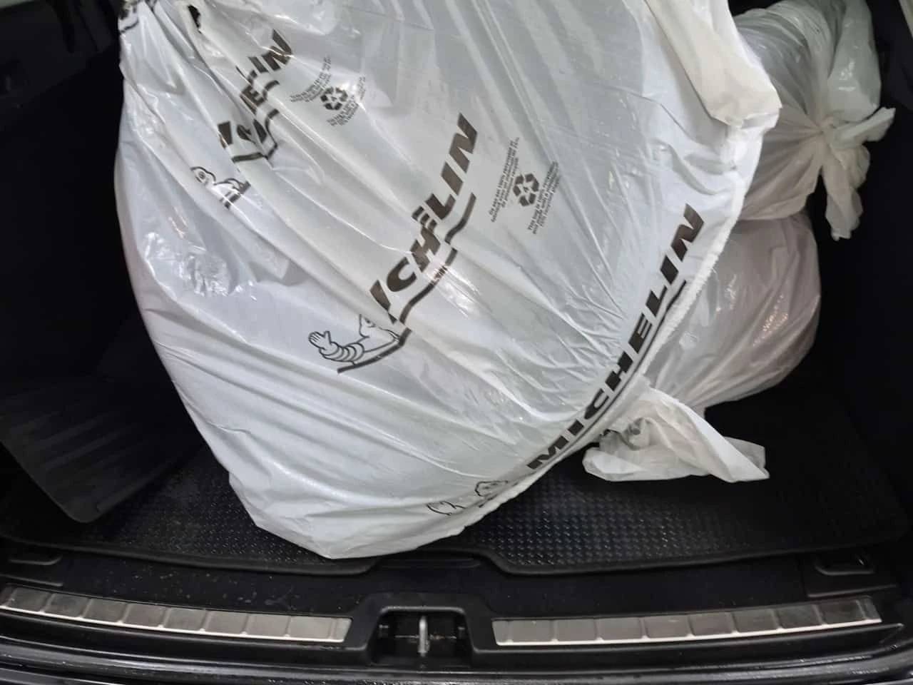 Volvo XC60 * CORE * ПАНОРАМА* ДВА ЧИФТА ГУМИ* , снимка 15 - Автомобили и джипове - 54256991