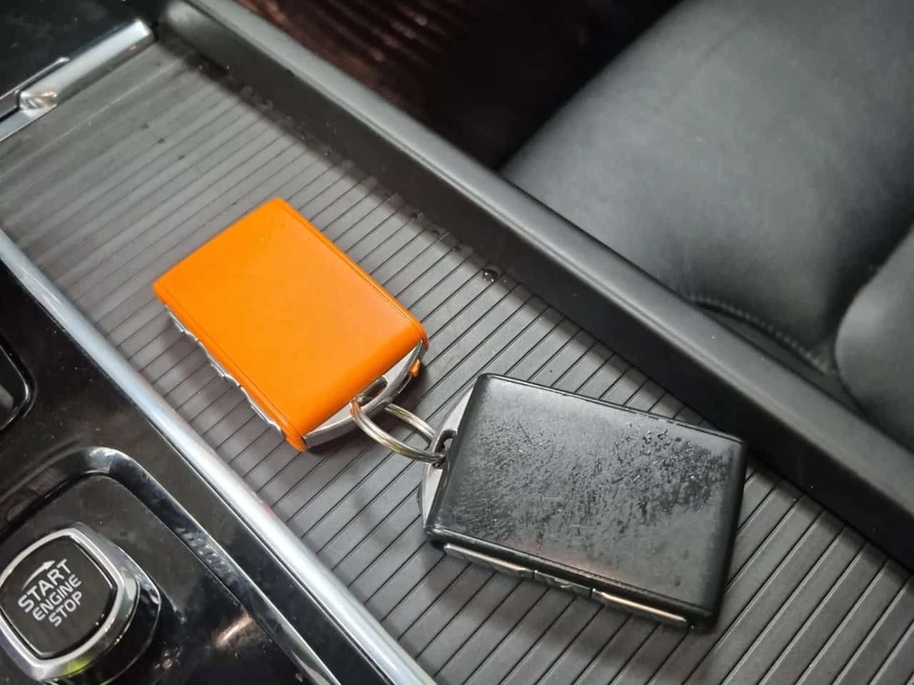 Volvo XC60 * CORE * ПАНОРАМА* ДВА ЧИФТА ГУМИ* , снимка 13 - Автомобили и джипове - 54256991