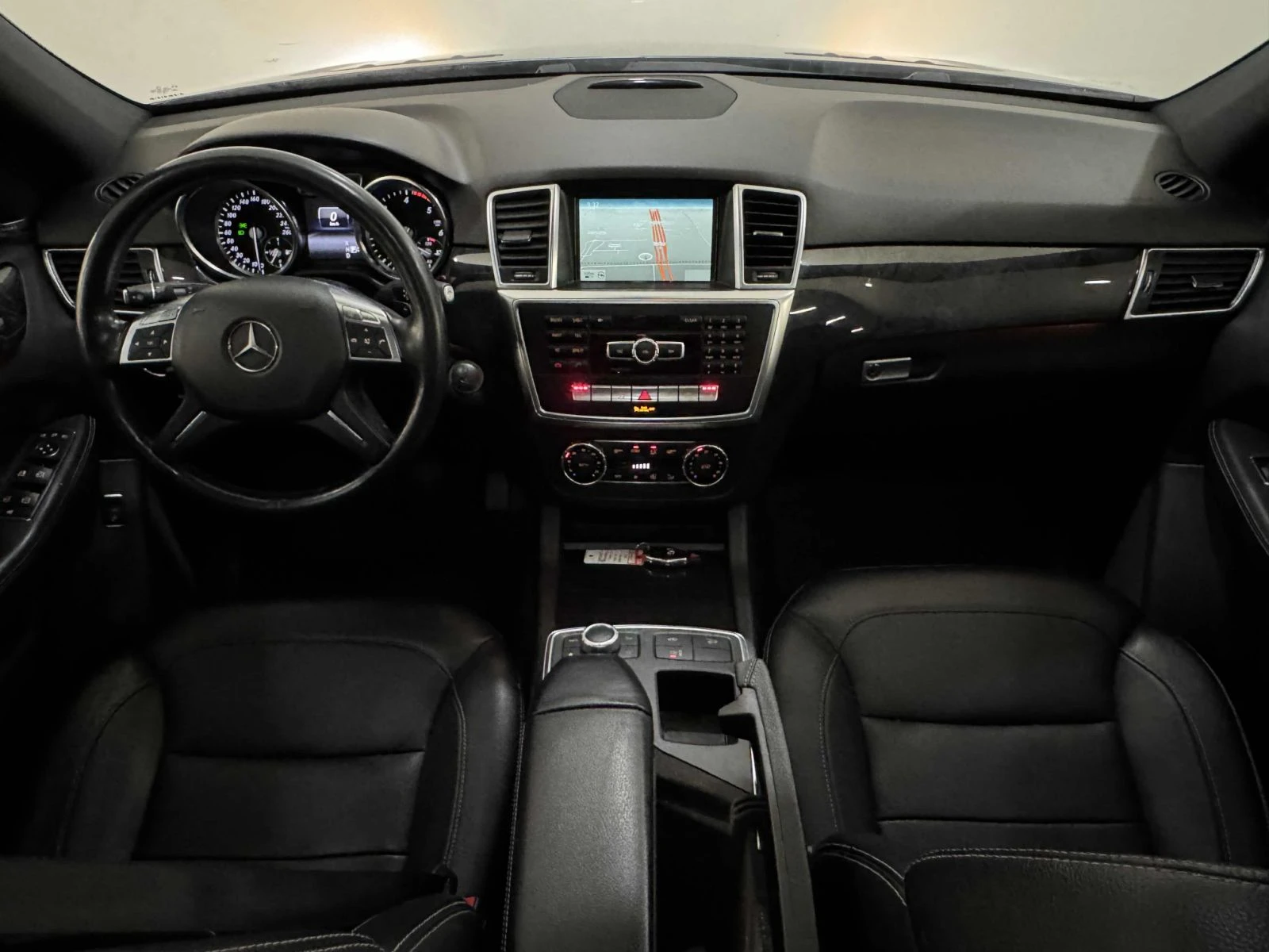 Mercedes-Benz ML 350 AMG-pkg* 360View* Harman/Kardon* Keyless* Пано* По, снимка 9 - Автомобили и джипове - 56186712