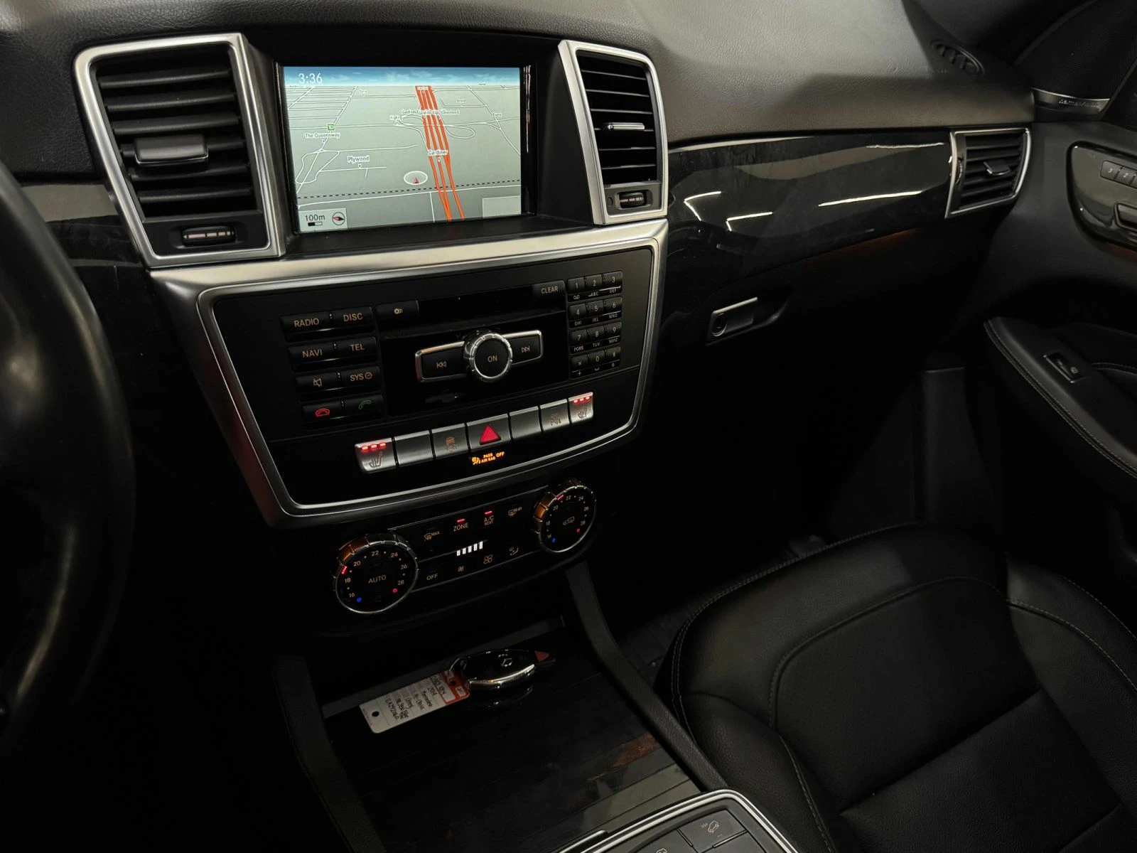 Mercedes-Benz ML 350 AMG-pkg* 360View* Harman/Kardon* Keyless* Пано* По, снимка 14 - Автомобили и джипове - 56186712