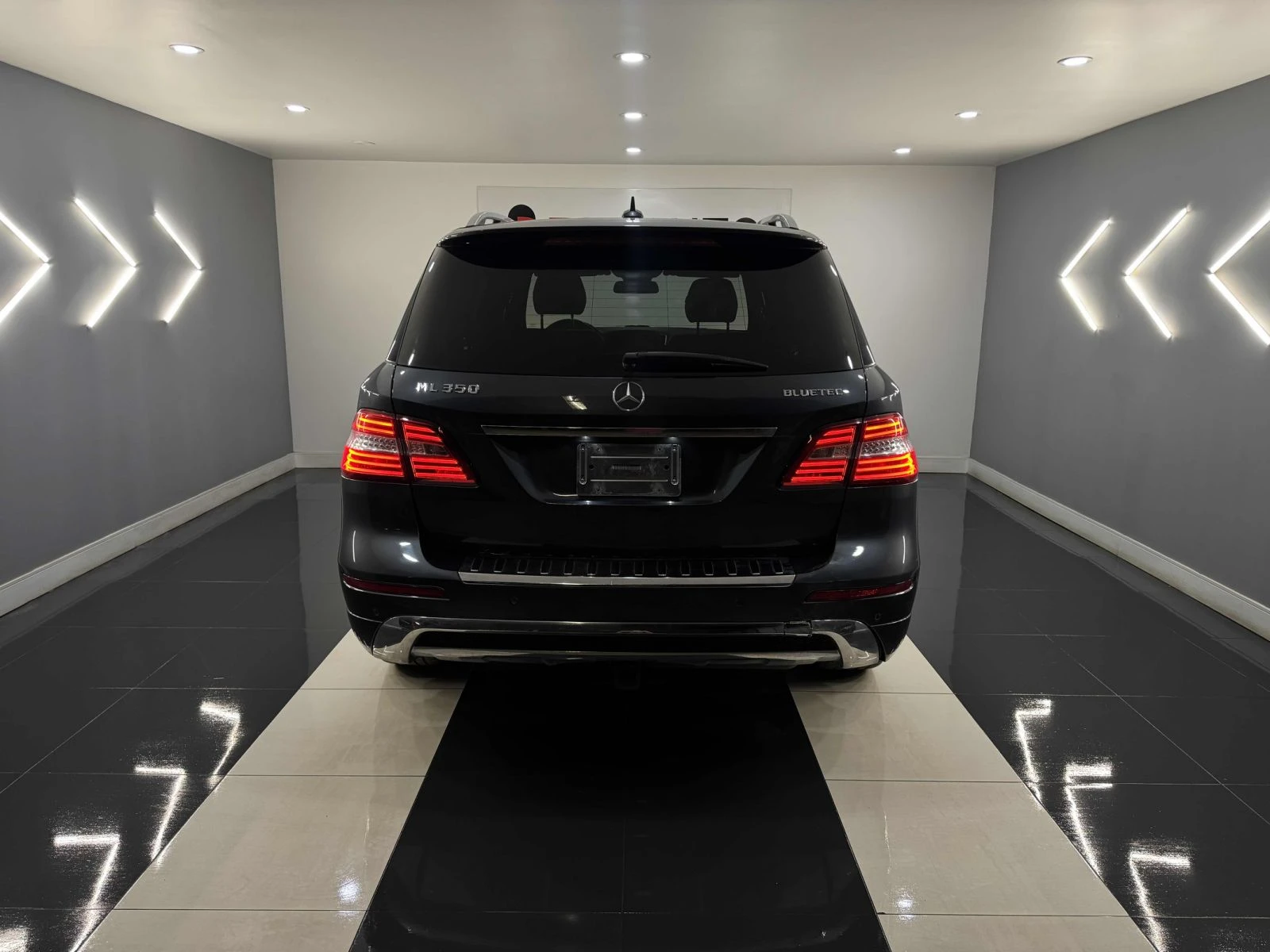 Mercedes-Benz ML 350 AMG-pkg* 360View* Harman/Kardon* Keyless* Пано* По, снимка 3 - Автомобили и джипове - 56186712