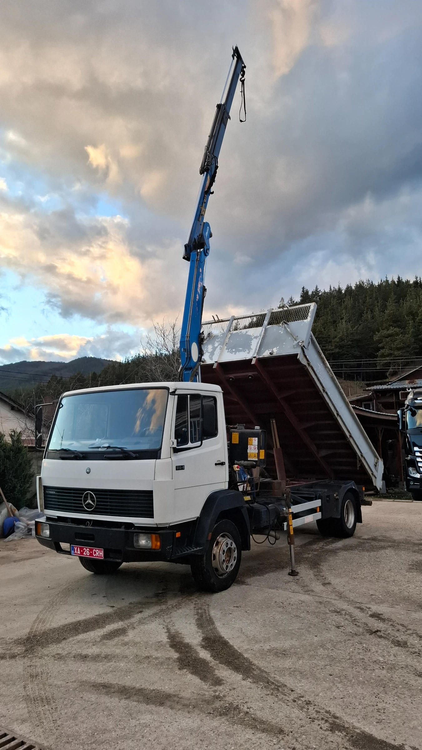 Mercedes-Benz 1114 Самосвал с кран - изображение 3