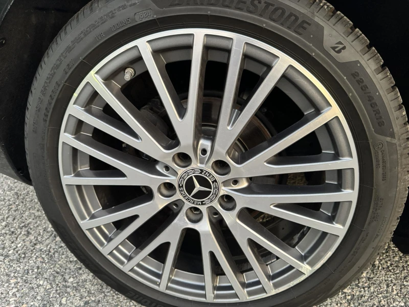 Mercedes-Benz CLA 180, снимка 17 - Автомобили и джипове - 47856524