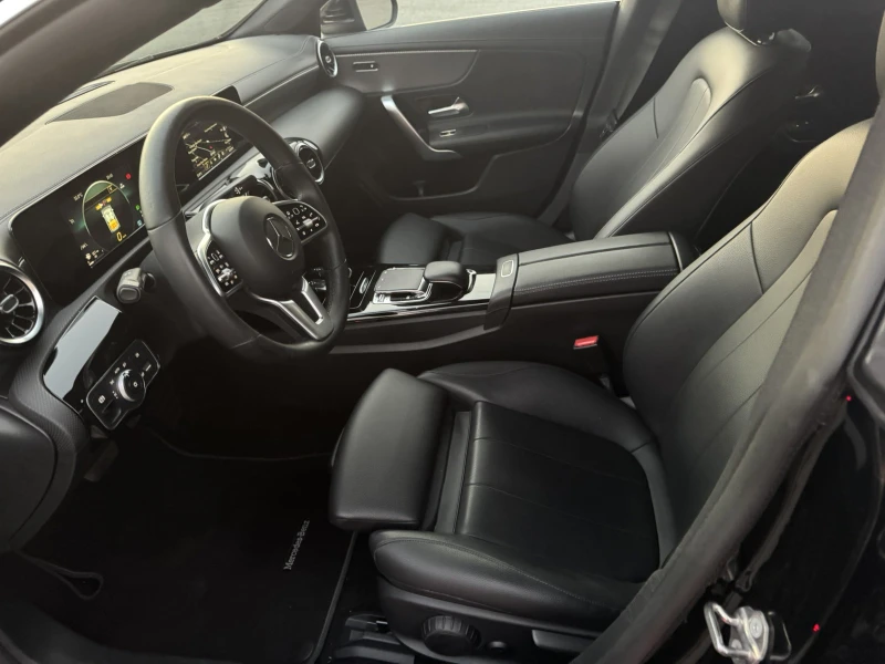 Mercedes-Benz CLA 180, снимка 12 - Автомобили и джипове - 47856524