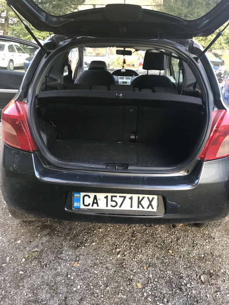 Toyota Yaris 1.3, снимка 7 - Автомобили и джипове - 47610336