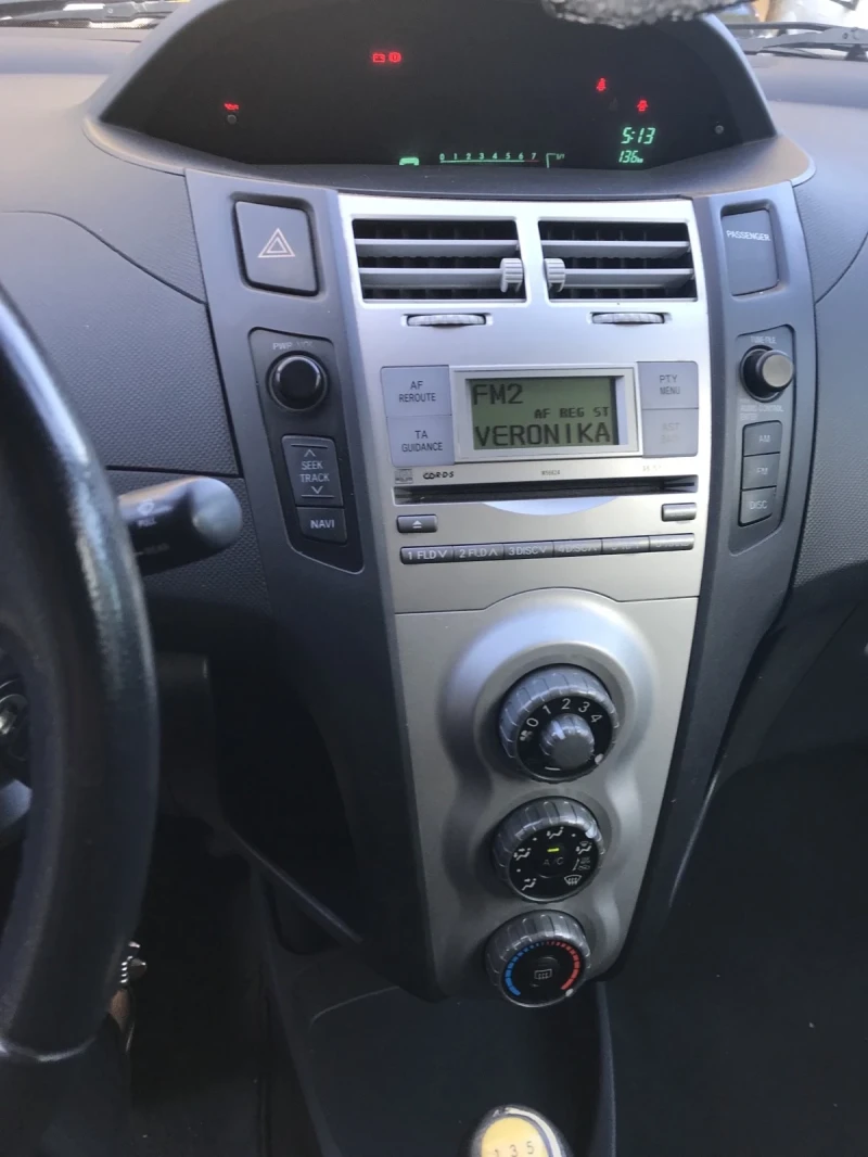 Toyota Yaris 1.3, снимка 8 - Автомобили и джипове - 47610336