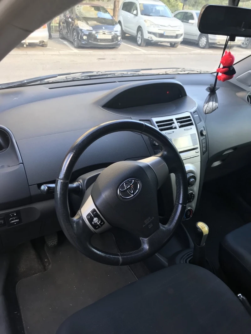 Toyota Yaris 1.3, снимка 5 - Автомобили и джипове - 47610336