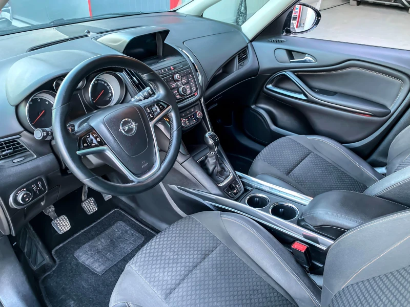 Opel Zafira Tourer C 1.6 CDTI Навигация, снимка 3 - Автомобили и джипове - 49471754