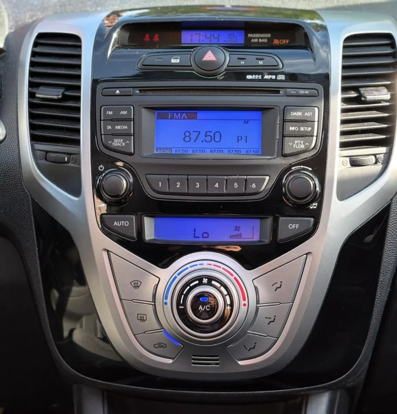 Hyundai Ix20 1.4CRDI- 6 СКОРОСТИ ПАНОРАМА БЕЛГИЯ , снимка 8 - Автомобили и джипове - 52441868