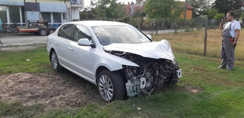 Skoda Superb 2.0 CFG, снимка 4 - Автомобили и джипове - 30392773