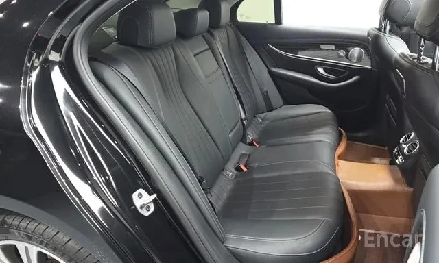 Mercedes-Benz E 450 4MATIC/ОБДУХВАНЕ/ПАНОРАМА/BURMESTER/360, снимка 12 - Автомобили и джипове - 54916490