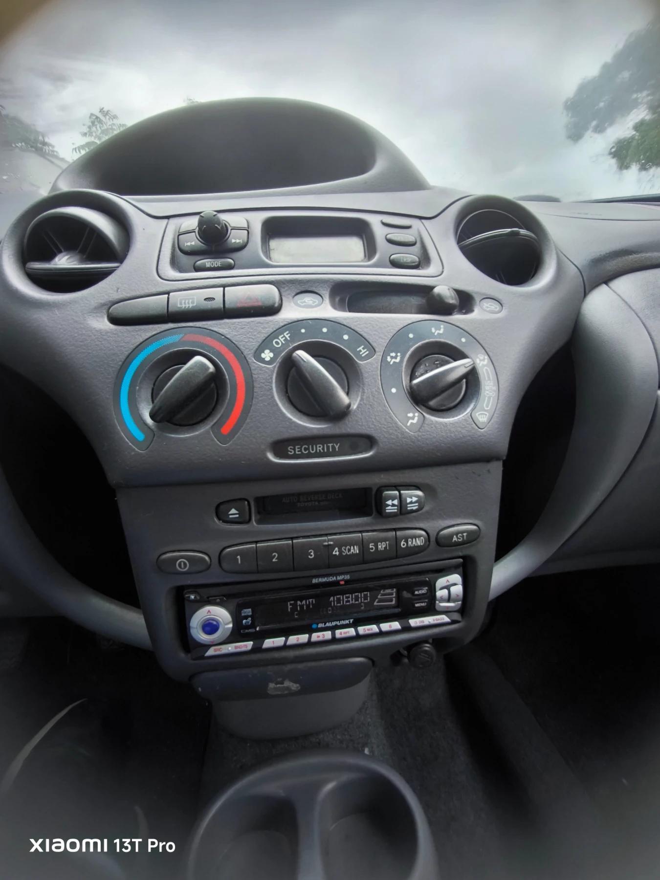 Toyota Yaris 1.0 - изображение 7