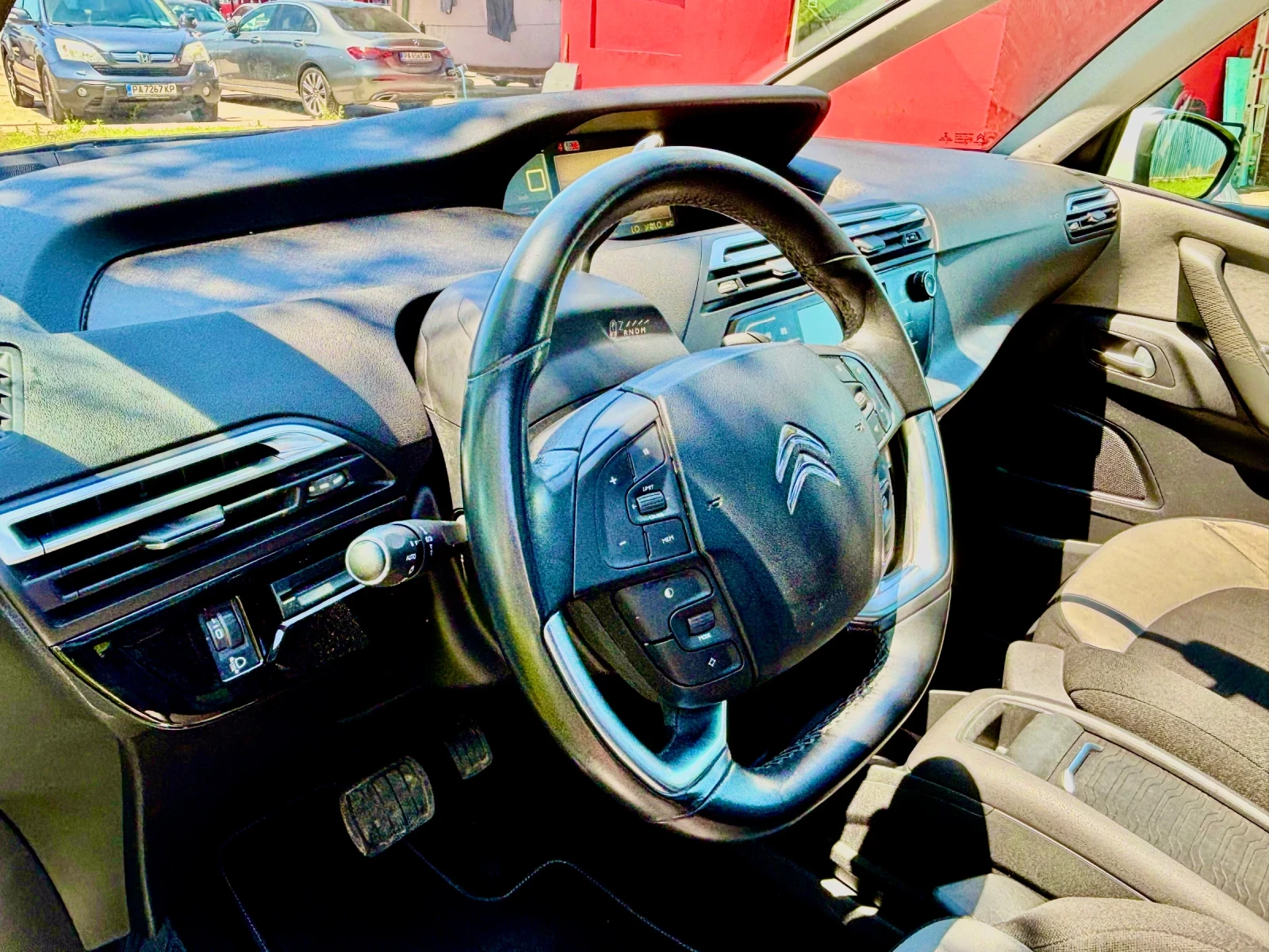 Citroen Grand C4 Picasso 1.6 - изображение 10