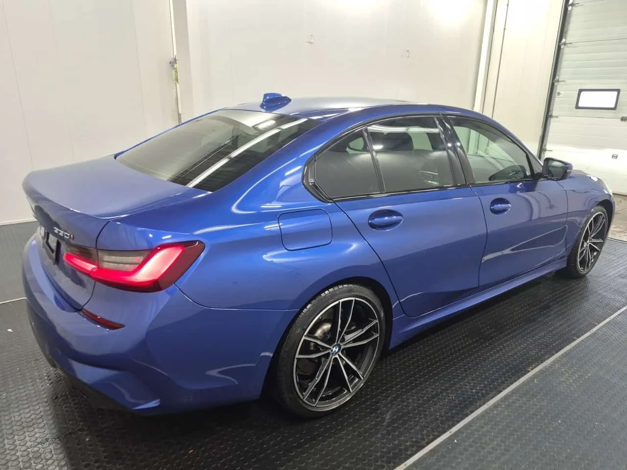 BMW 330 I XDRIVE * PANORAMA* ПОДГРЕВИ* 2 КЛЮЧА* CARFAX  - изображение 3