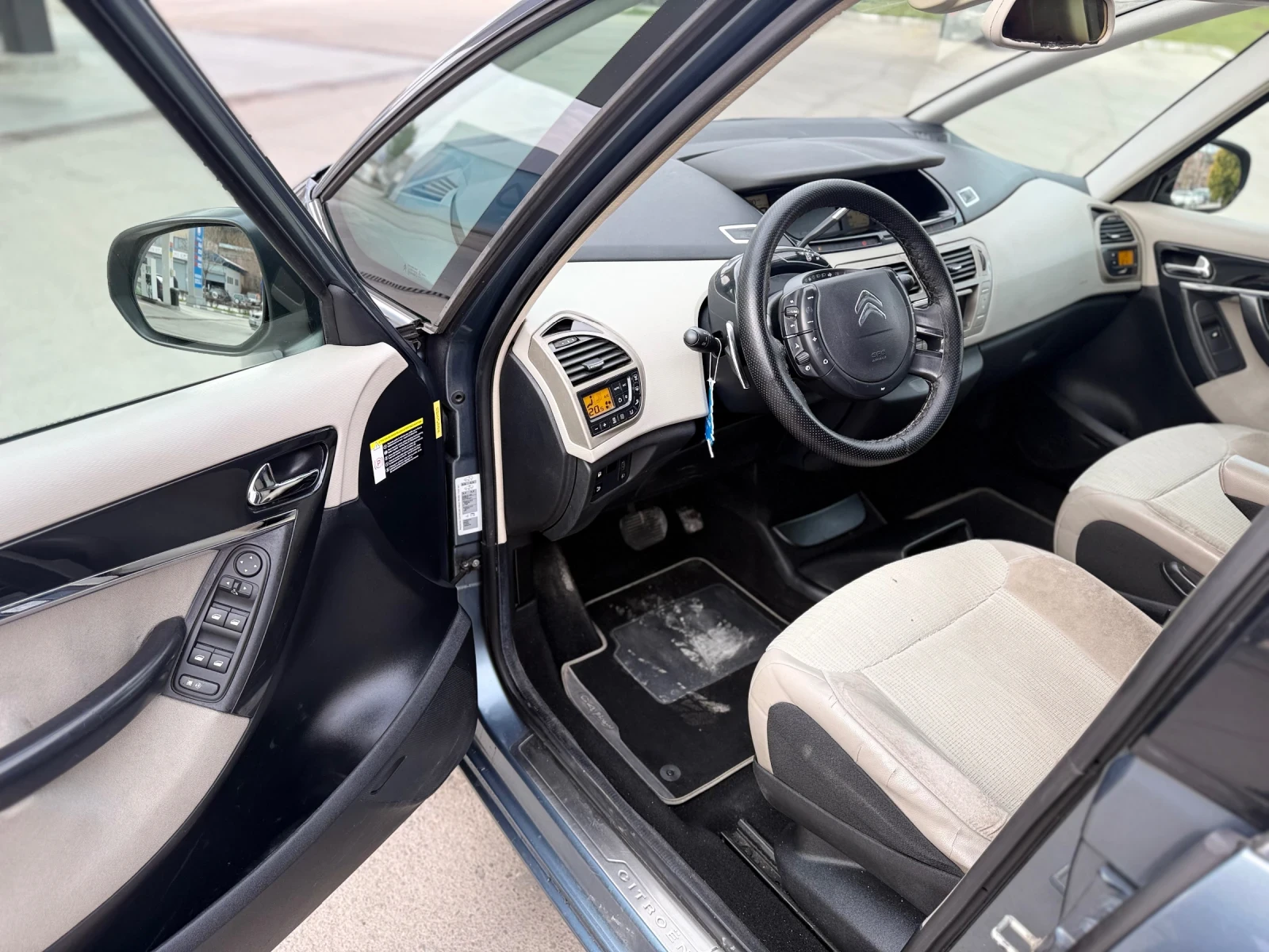 Citroen Grand C4 Picasso Exclusive 2.0 150Кс, снимка 7 - Автомобили и джипове - 53916824