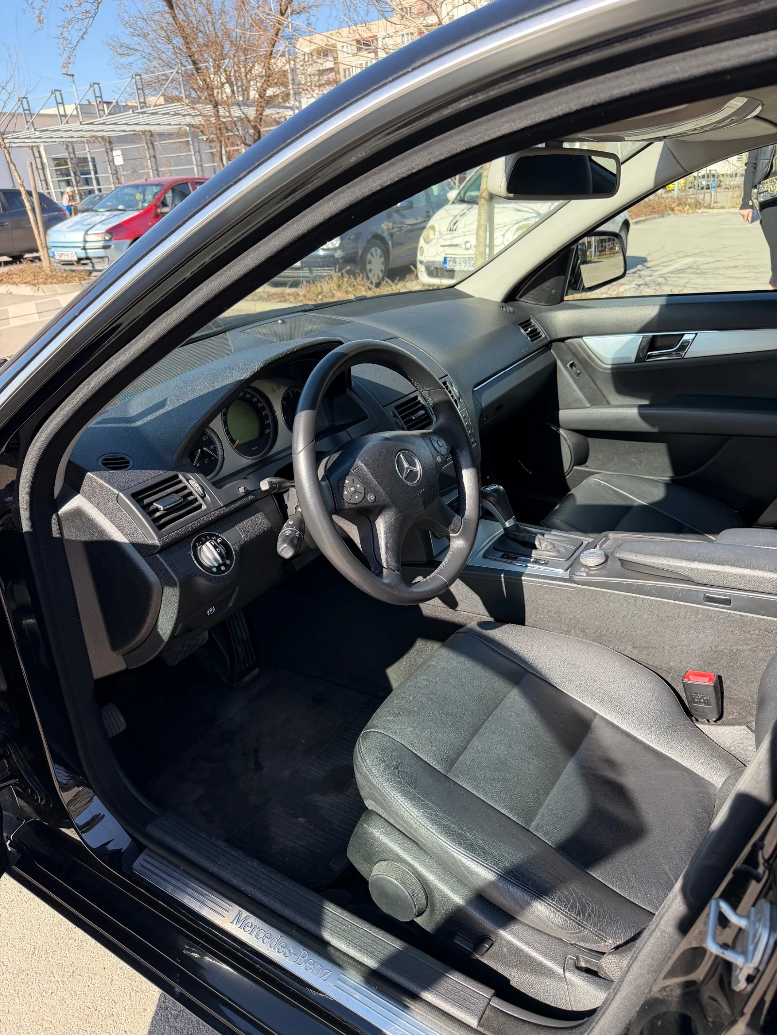 Mercedes-Benz C 220 Avantgarde, снимка 5 - Автомобили и джипове - 53940409