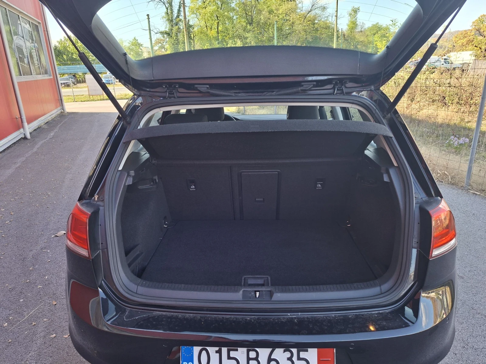 VW Golf 1.2 бензин, Голф 7/4цилиндъра, снимка 6 - Автомобили и джипове - 54026601