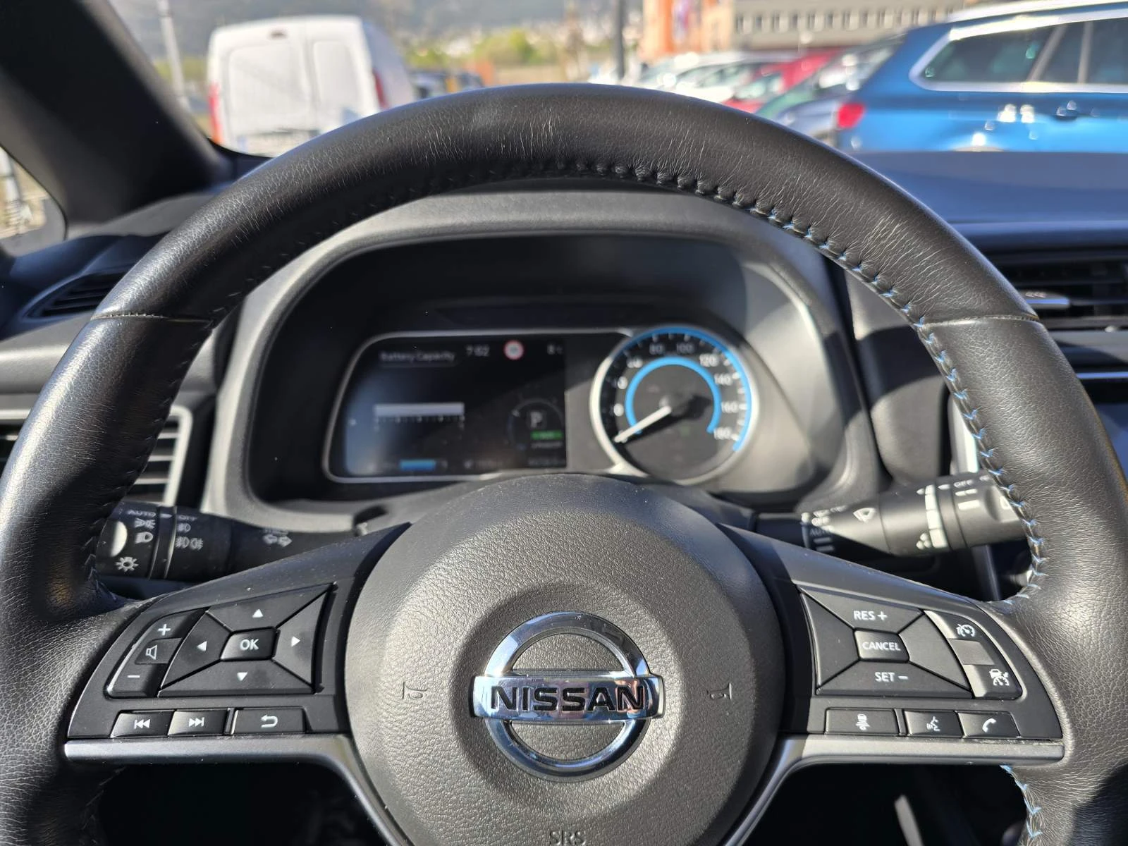 Nissan Leaf  40kWh КАМЕРА , снимка 14 - Автомобили и джипове - 54308655