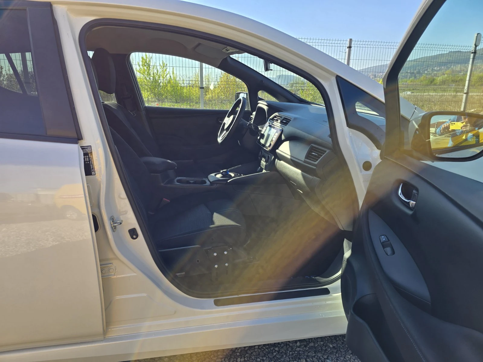 Nissan Leaf  40kWh КАМЕРА , снимка 9 - Автомобили и джипове - 54308655