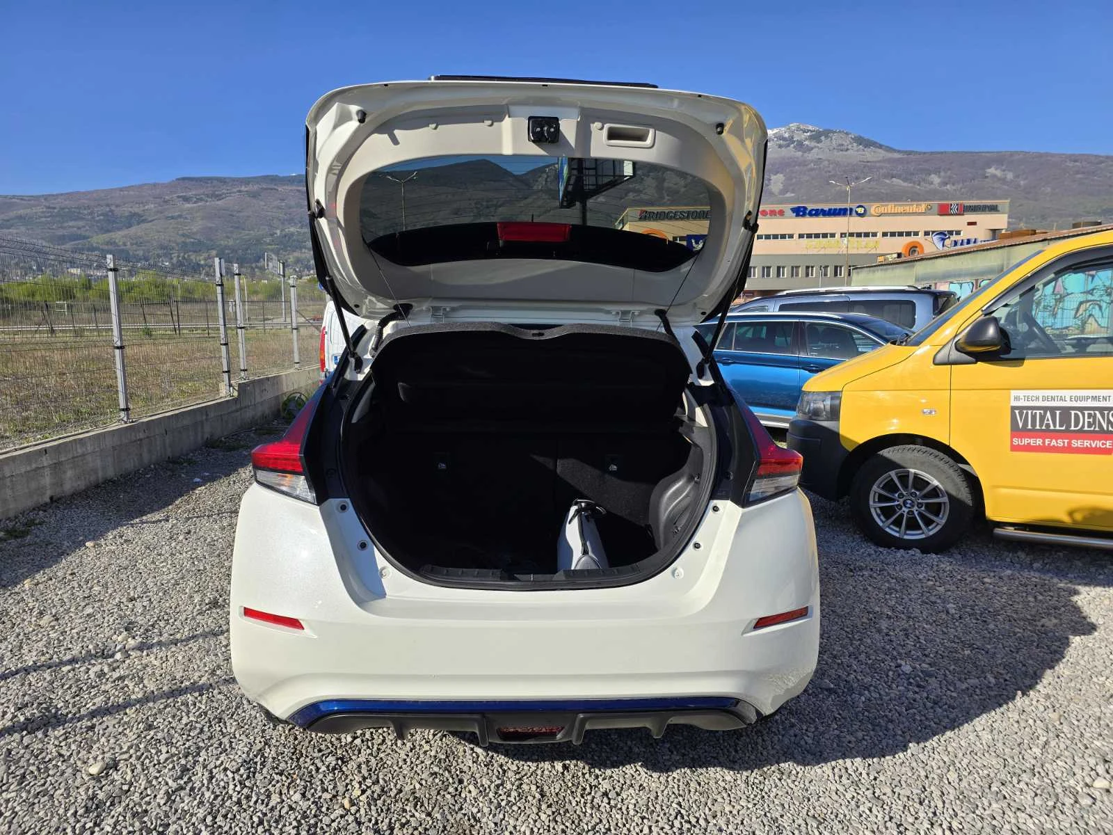 Nissan Leaf  40kWh КАМЕРА , снимка 7 - Автомобили и джипове - 54308655