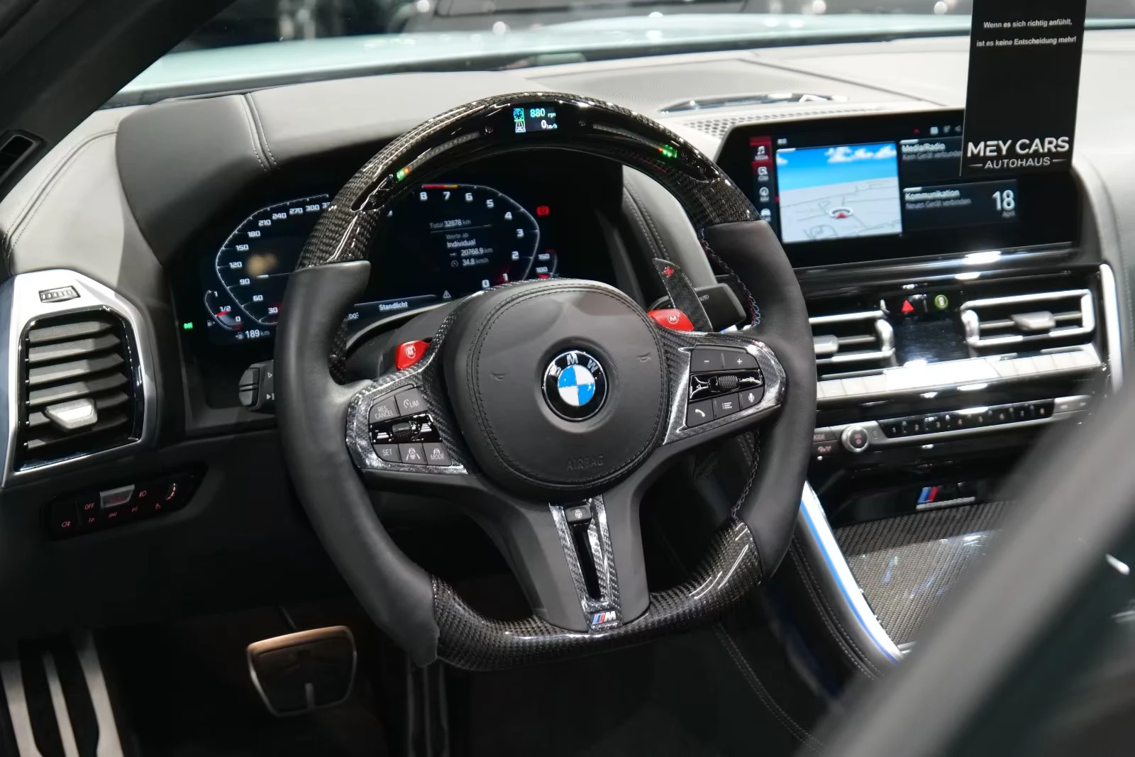 BMW M8 COMP/625HP/xDRIVE/CABRIO/360/B&W/HUD/CARBON/380z, снимка 11 - Автомобили и джипове - 54377236