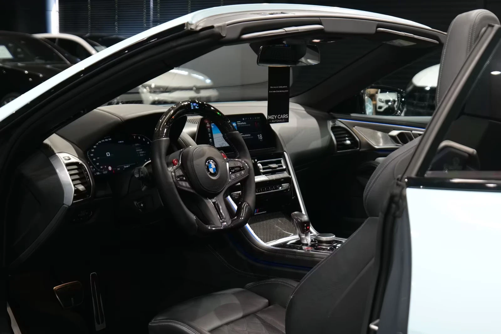 BMW M8 COMP/625HP/xDRIVE/CABRIO/360/B&W/HUD/CARBON/380z, снимка 12 - Автомобили и джипове - 54377236