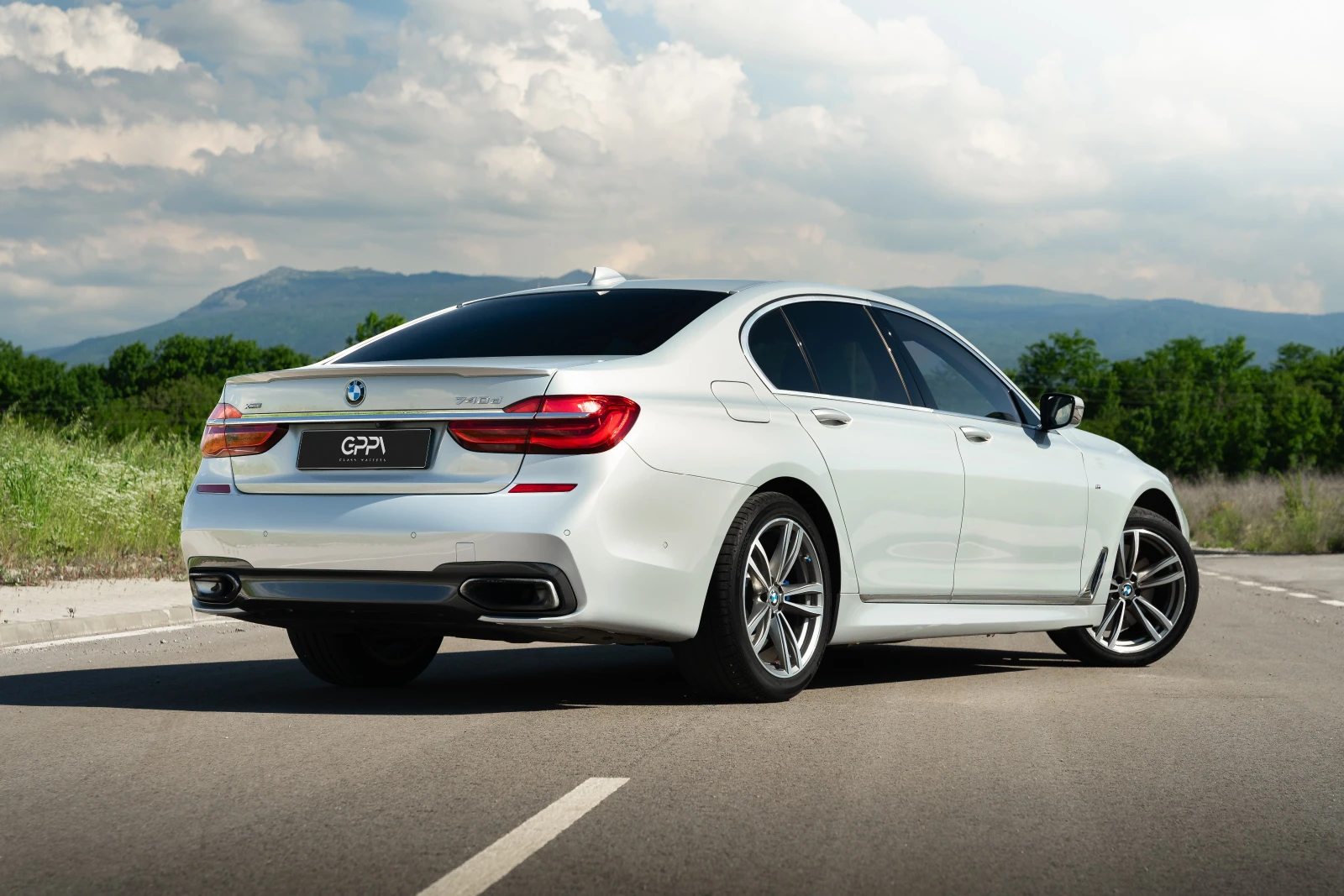 BMW 740 xDrive M Sport | Laser Lights | Night Vision | , снимка 2 - Автомобили и джипове - 54797827