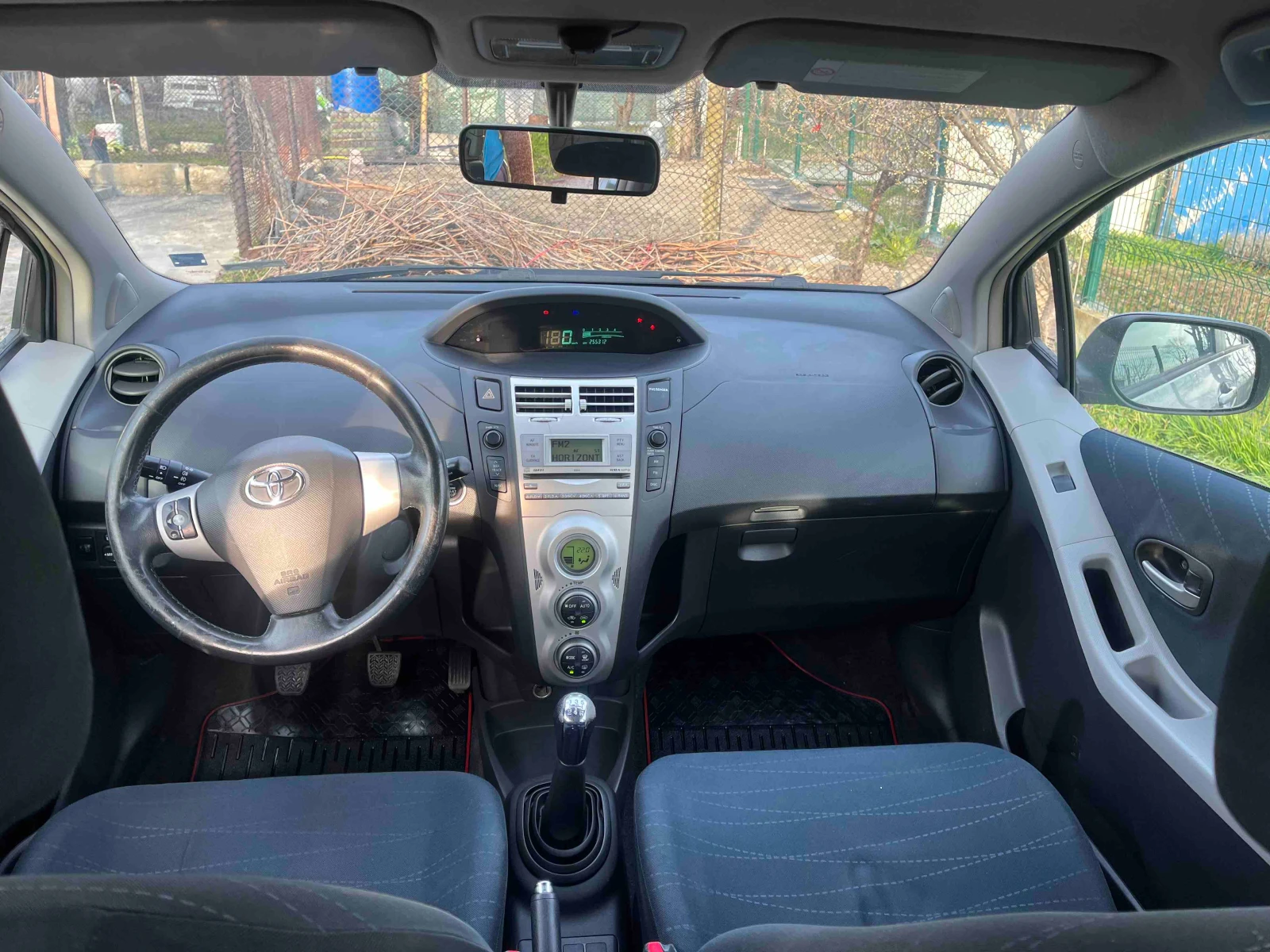 Toyota Yaris 1.4 D4D 90кс, снимка 6 - Автомобили и джипове - 54511456